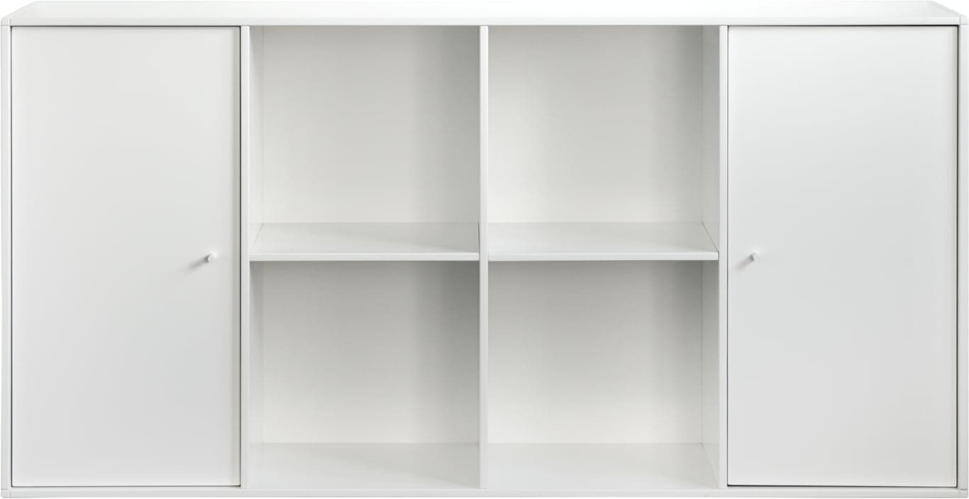 Bilde av Square oppsett 183 skjenk (141 x 34 x H71 cm. Modulsystem oppsett 183. Bred hvitmalt  skjenk med 2 dører, og rikelig med hylleplass. Leveres med list for oppheng på vegg.)