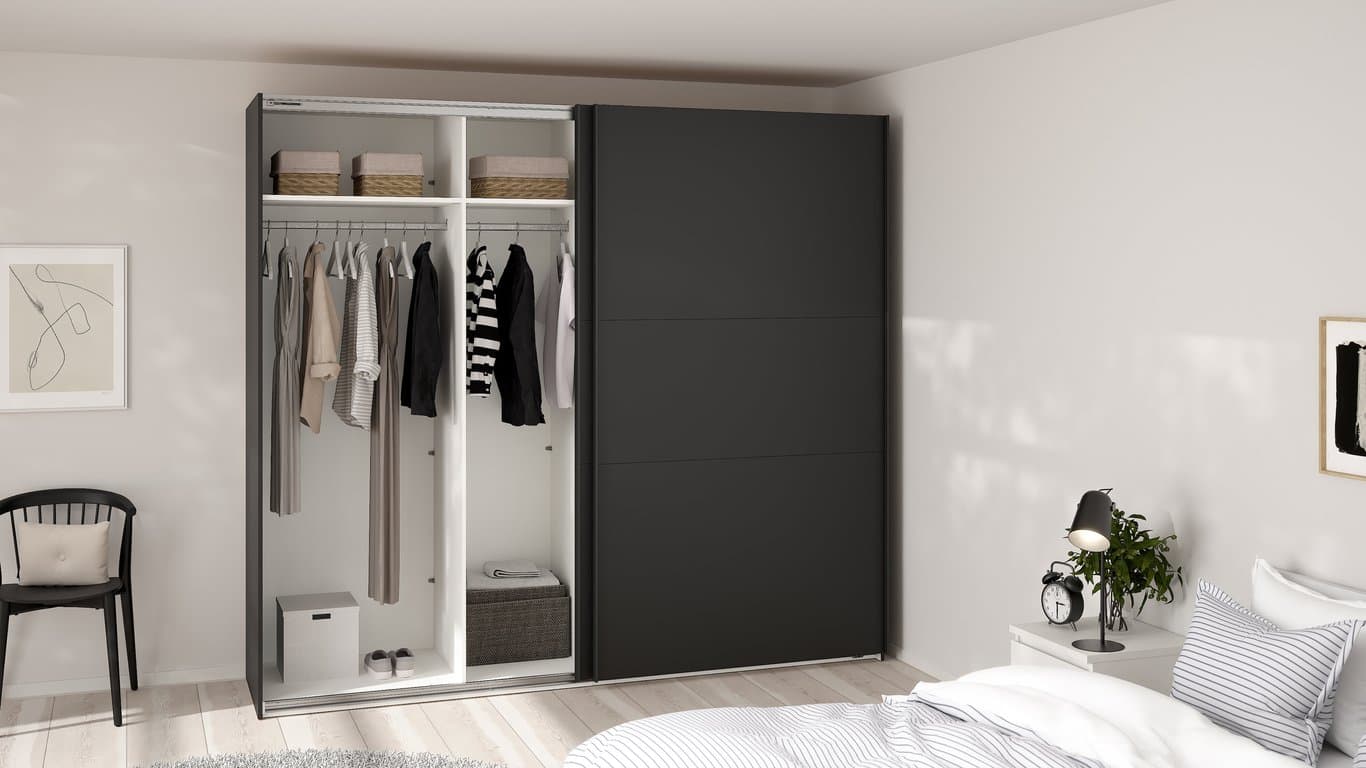 Como skyvedørsgarderobe 245x220cm