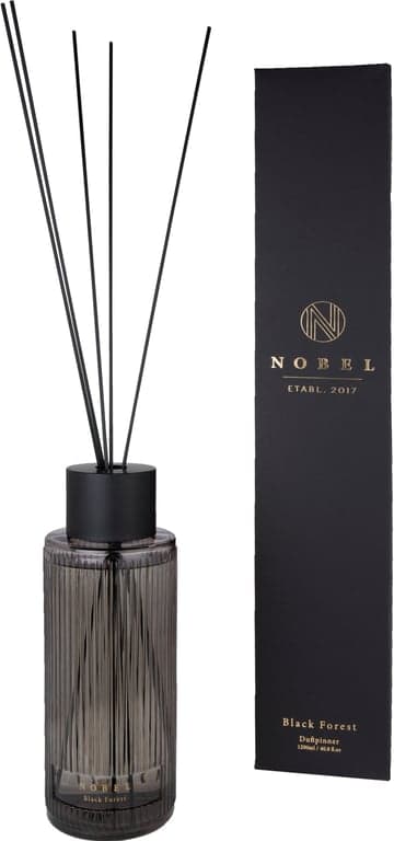 Bilde av Nobel duftpinner (svart, Black Forest 11x11x61 cm, 1200 ml glass, duftolje)