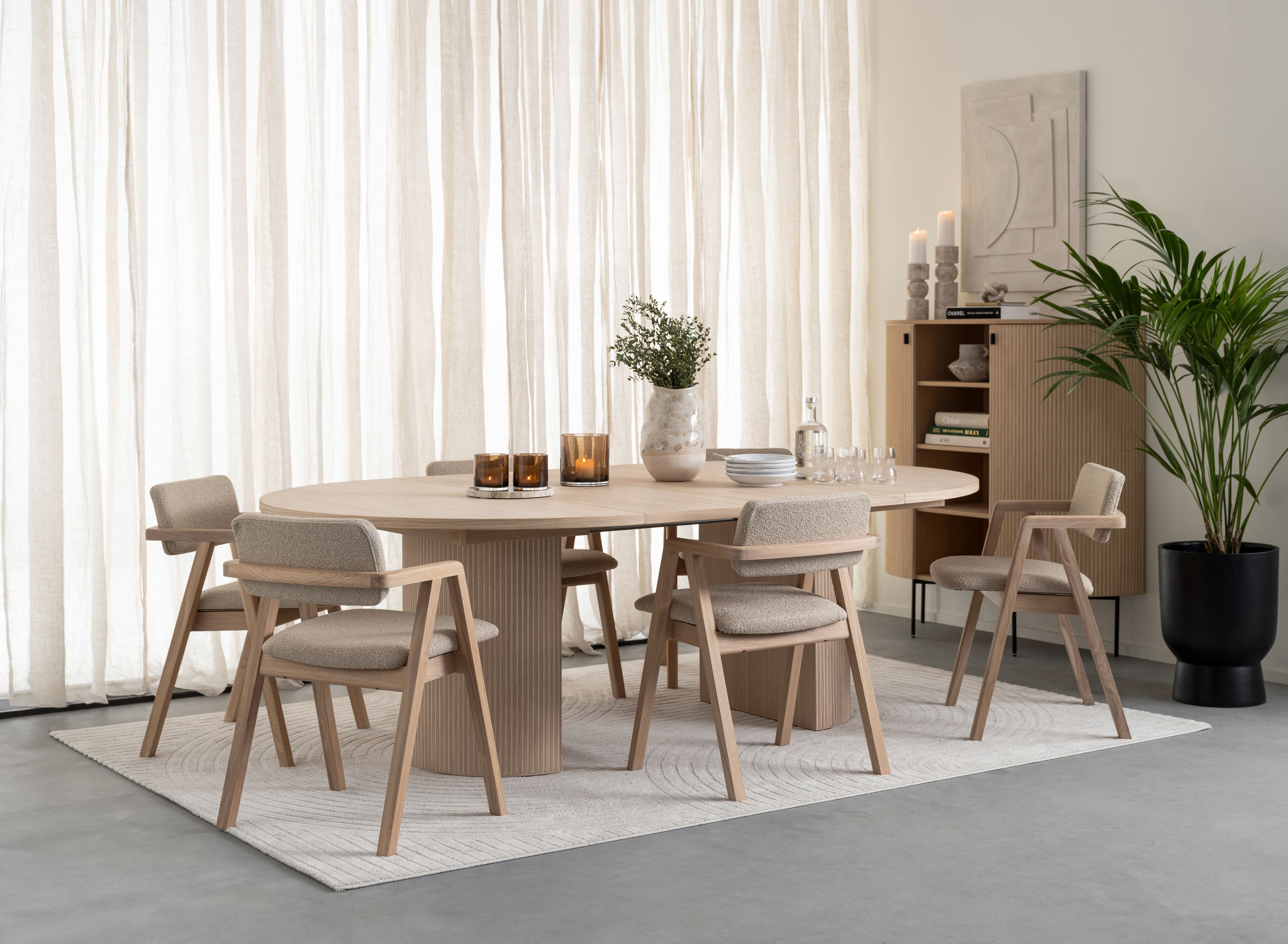 Linea spisebord med illeggsplater