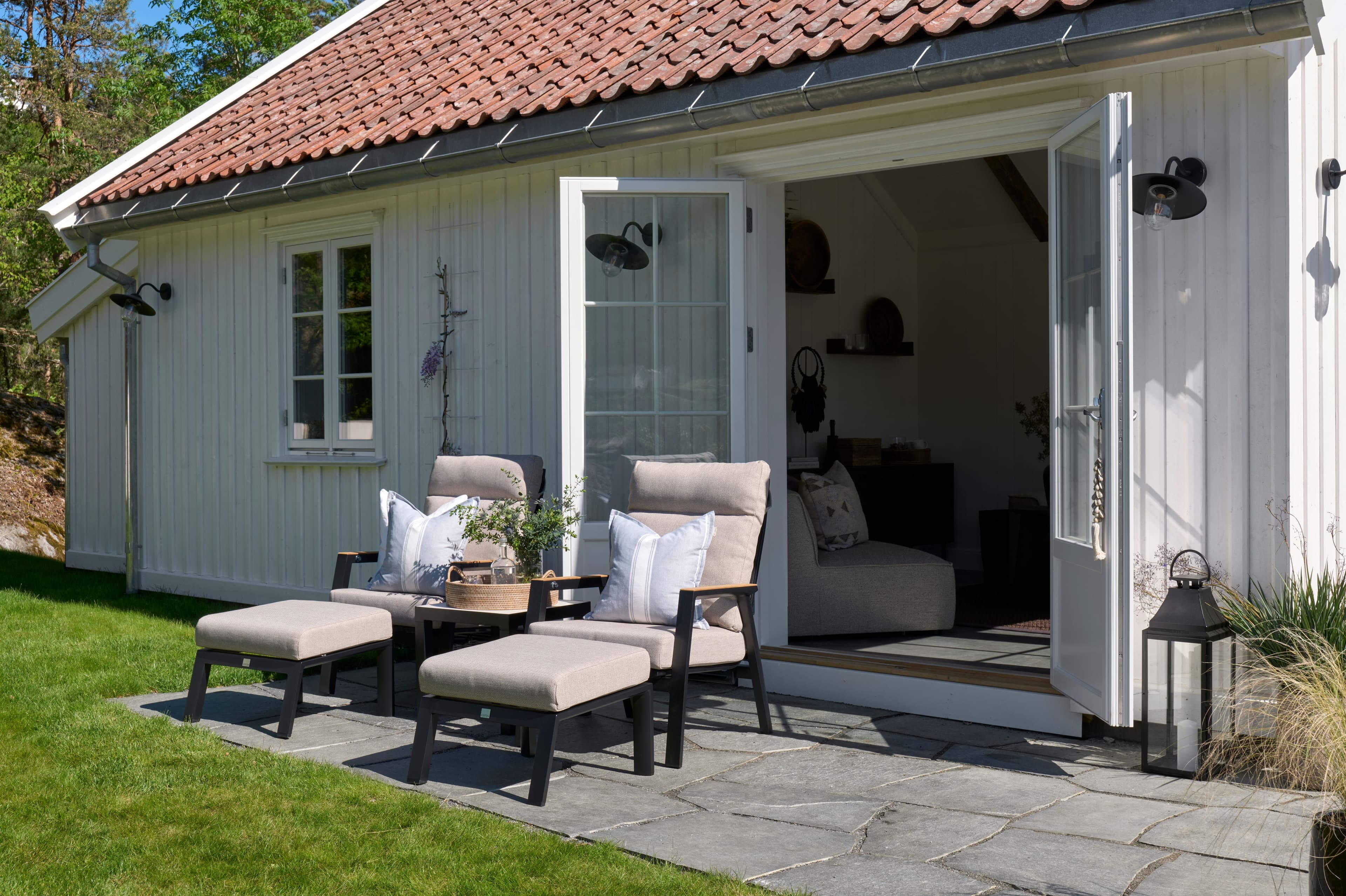 Sommerhytta_ved_sjøen_fagmøbler_2026_hagemøbler_atlanta