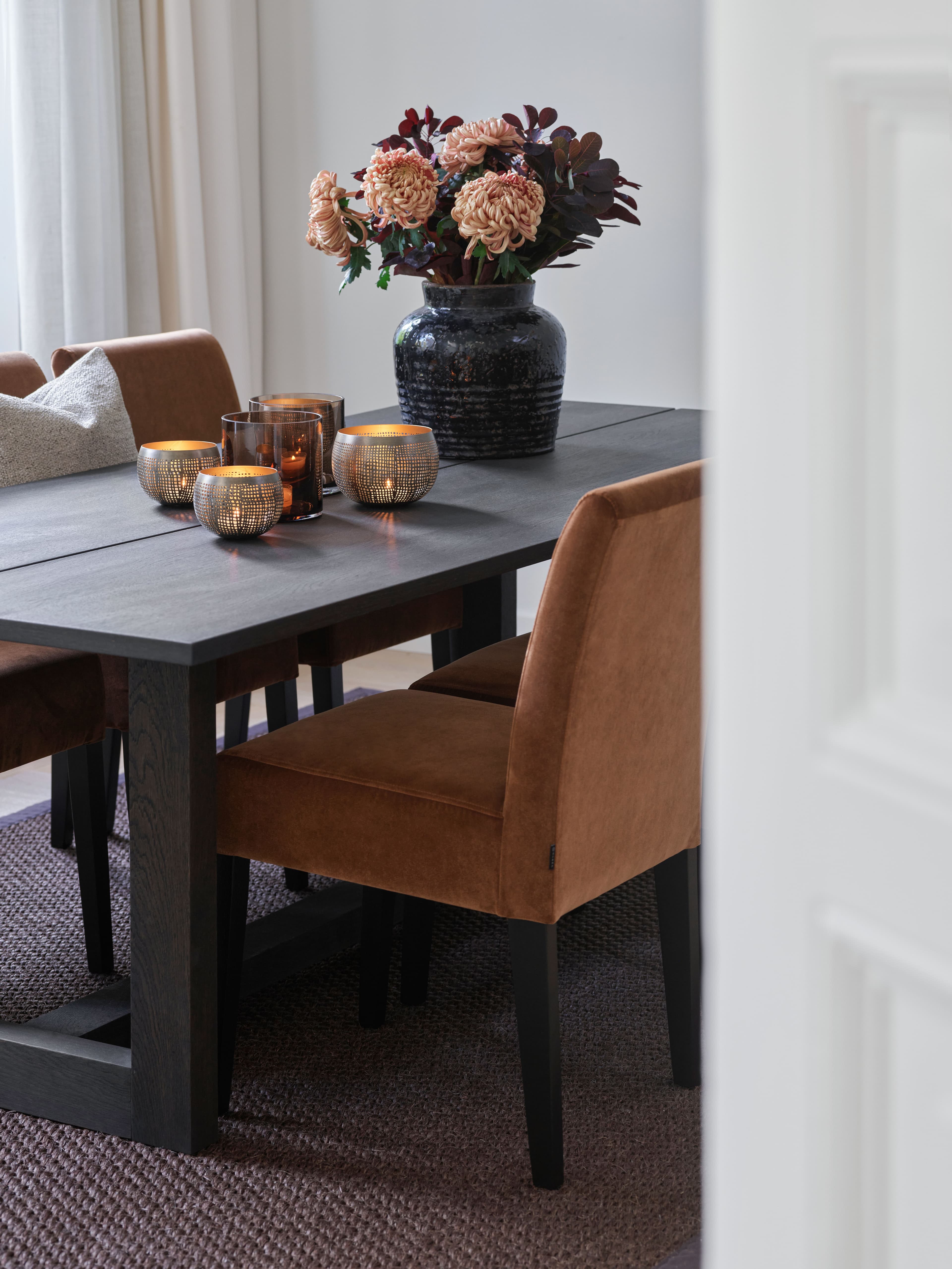 Nobel® spisebord og spisestoler fra Fagmøbler